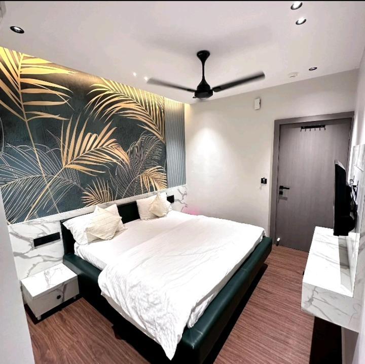 סוראט V Love Hotel מראה חיצוני תמונה