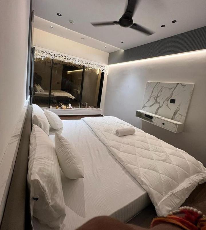 סוראט V Love Hotel מראה חיצוני תמונה