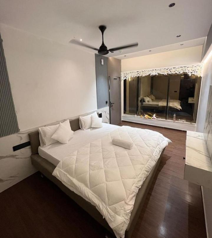 סוראט V Love Hotel מראה חיצוני תמונה