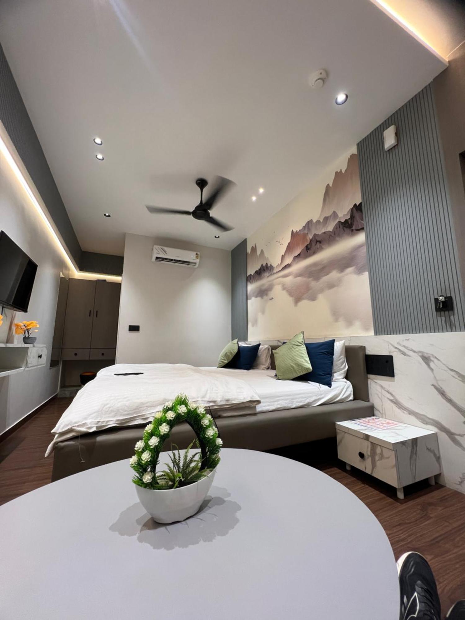 סוראט V Love Hotel מראה חיצוני תמונה