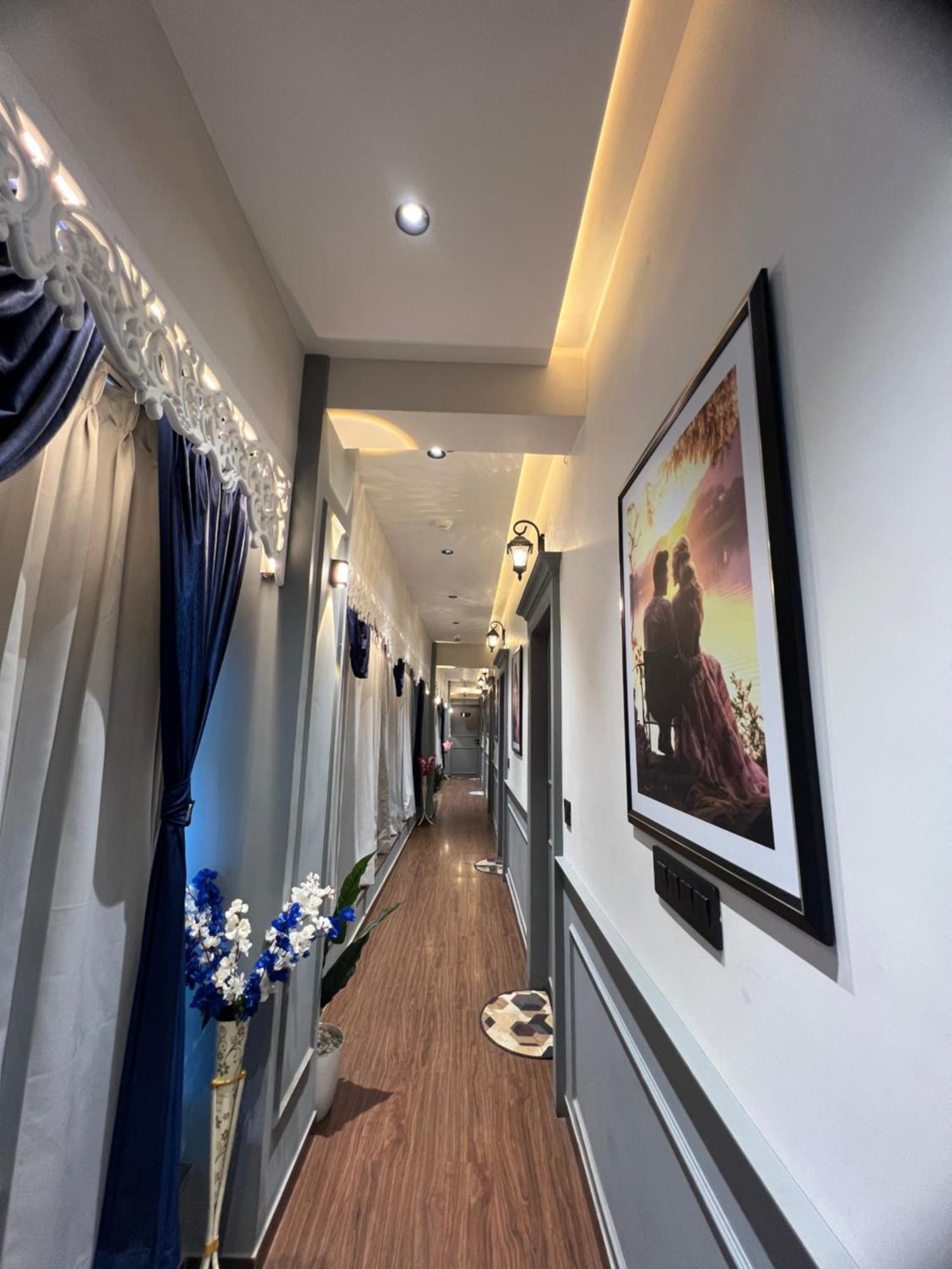 סוראט V Love Hotel מראה חיצוני תמונה